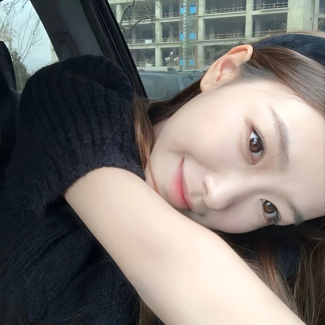 索女·丧尸·机关枪封面